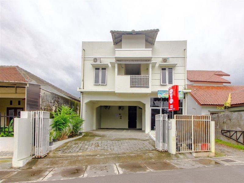 Hotel Oyo 3083 D Kost 3 Syariah Yogyakarta Esterno foto