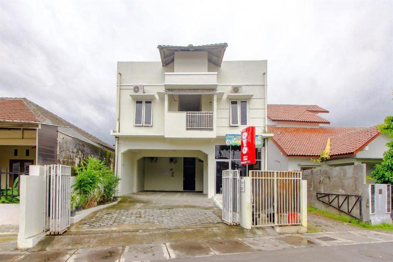 Hotel Oyo 3083 D Kost 3 Syariah Yogyakarta Esterno foto
